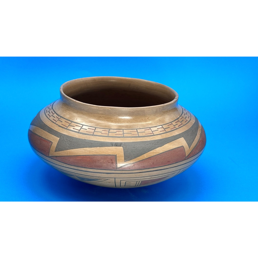 Emeterio Ortiz R, Signed Pottery Mata Ortiz, Black Scarab Beetle Design interior